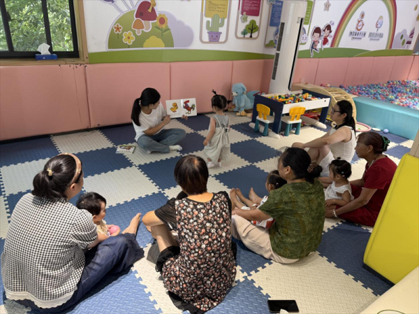 配资推荐网 书香润畲乡 亲子共成长