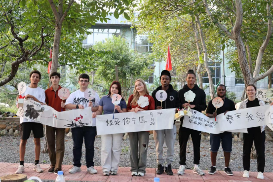 配资平台代理 泰安市岱岳区：中秋民俗“圈粉”外籍留学生