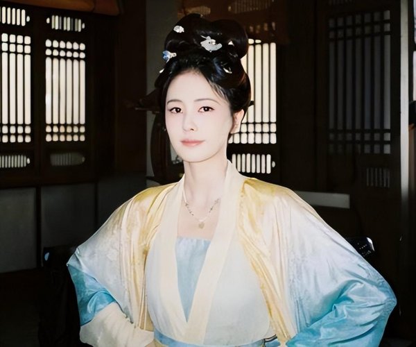 顶级配资平台 笑不活了，谢娜开启全国巡回演唱会，没想到评论区直接沦陷了！